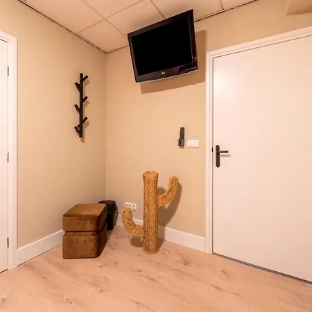 In Schin Op Geul With Sauna דירה